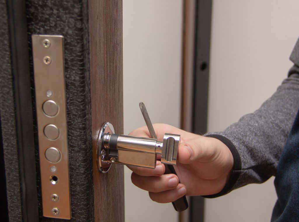 Door Unlocking - Professional Locksmith Service